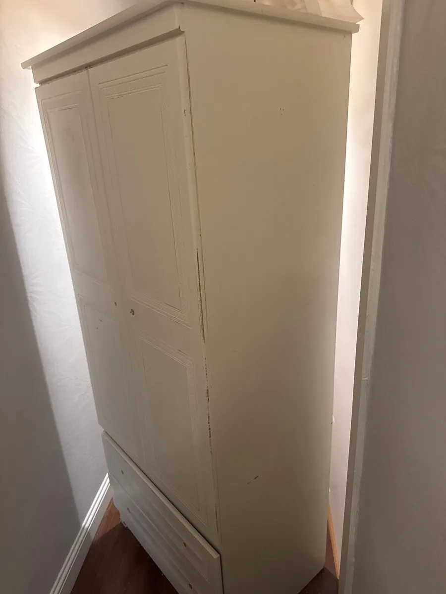 Wardrobe. - Image 3