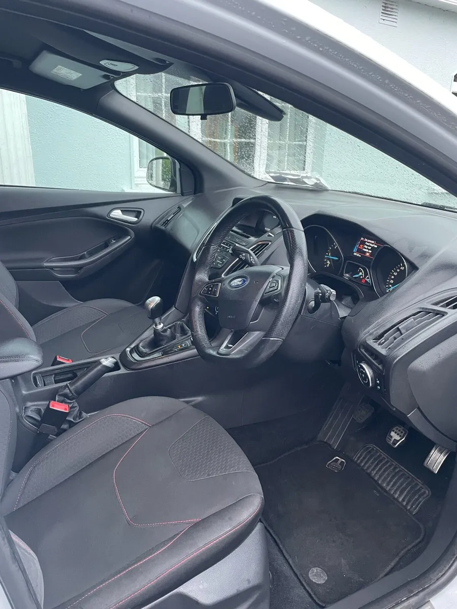 ST LINE Ford Focus - Image 3