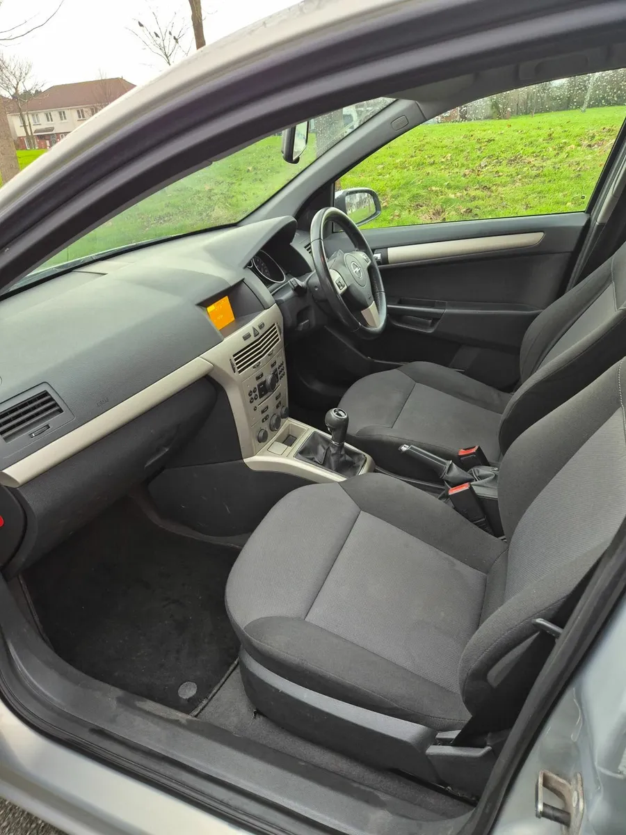 Opel Astra 2008 - Image 2