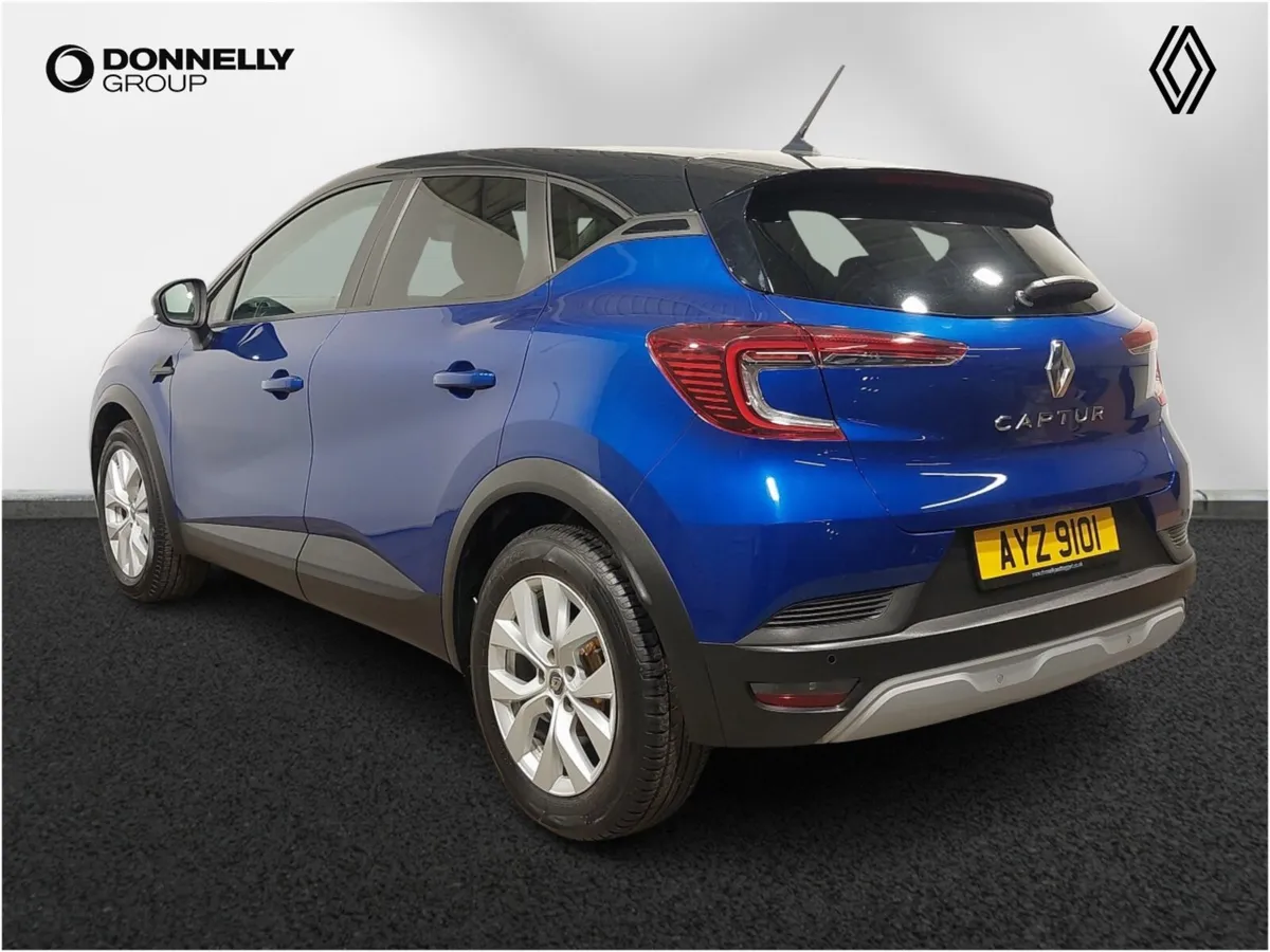Renault Captur Hatchback Iconic - Image 2