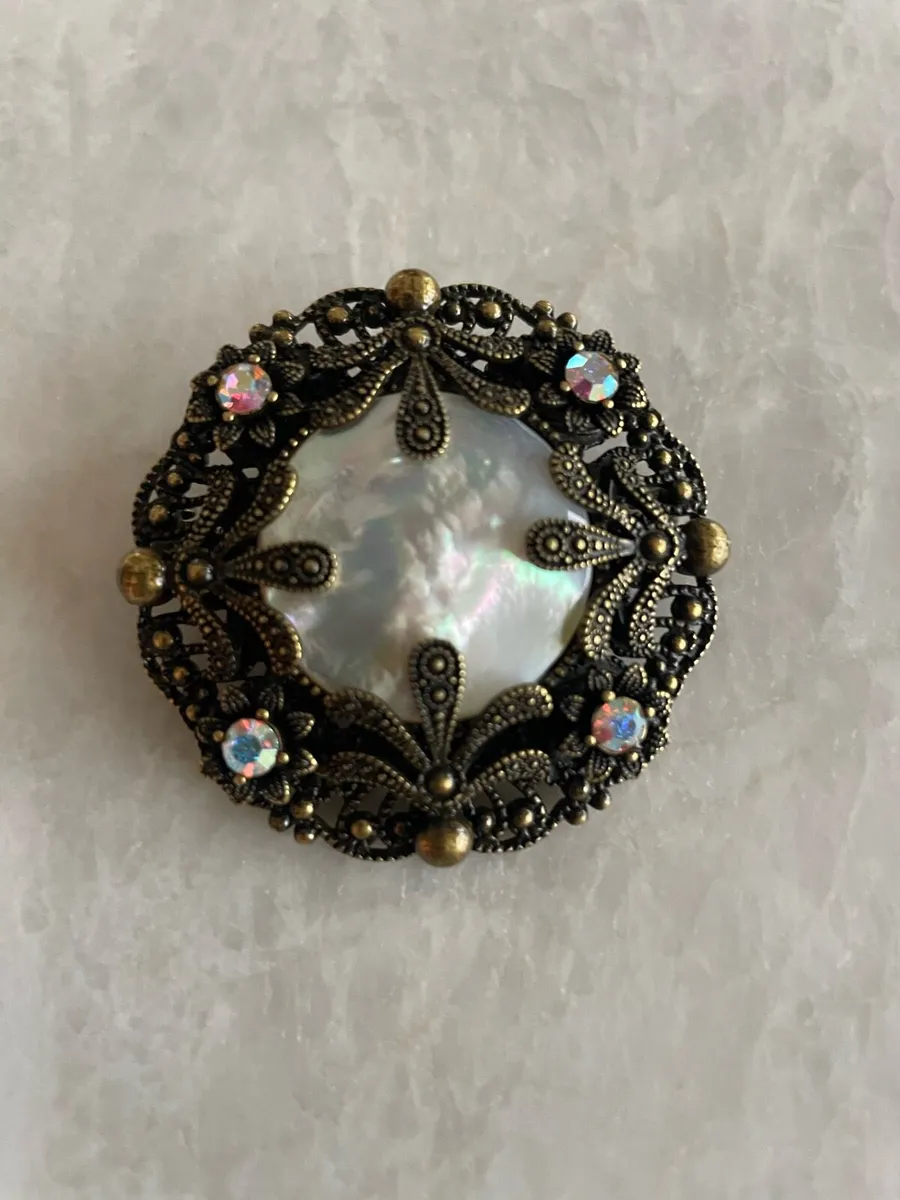 Newbridge Silverware Brooch with mother of pearl - Image 3