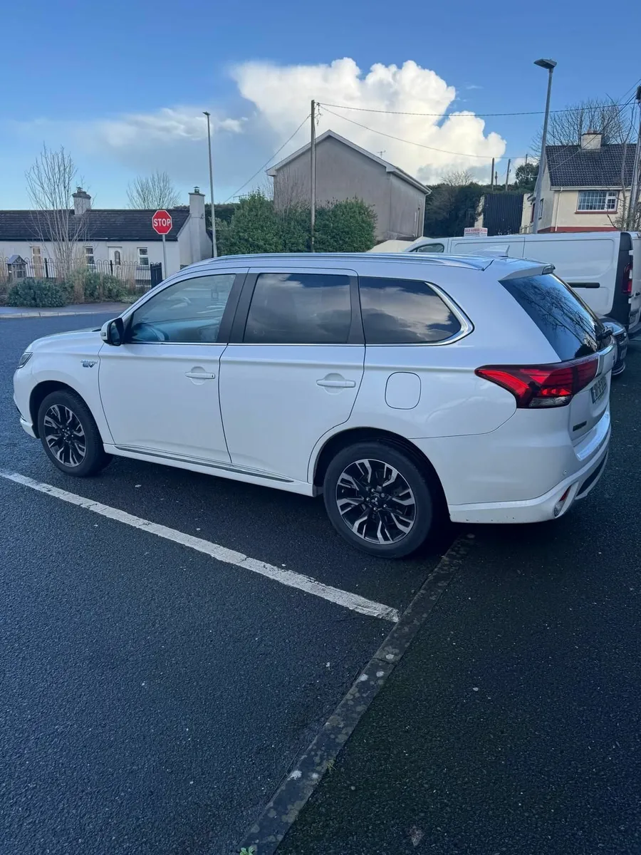 Mitsubishi Outlander 2018 - Image 2