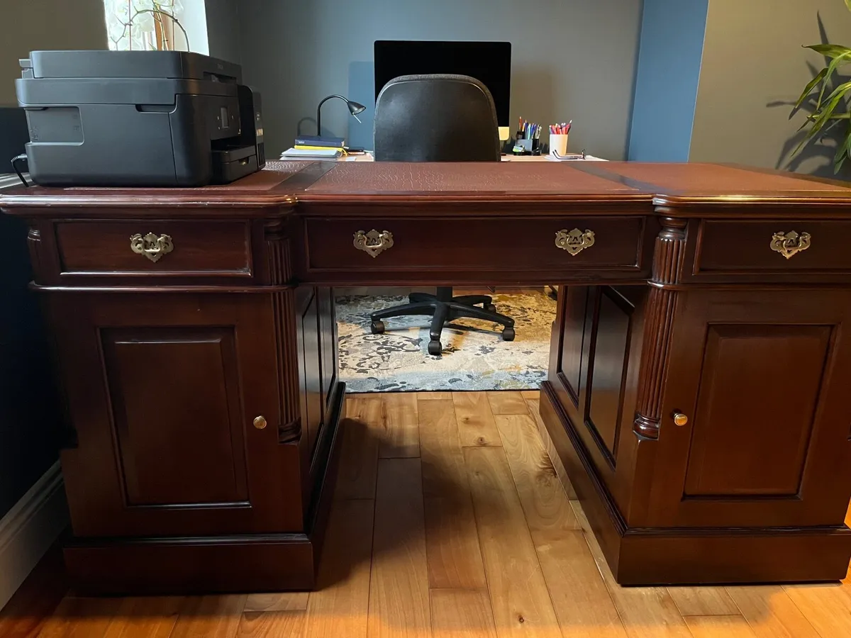 Partners Desk - Image 1