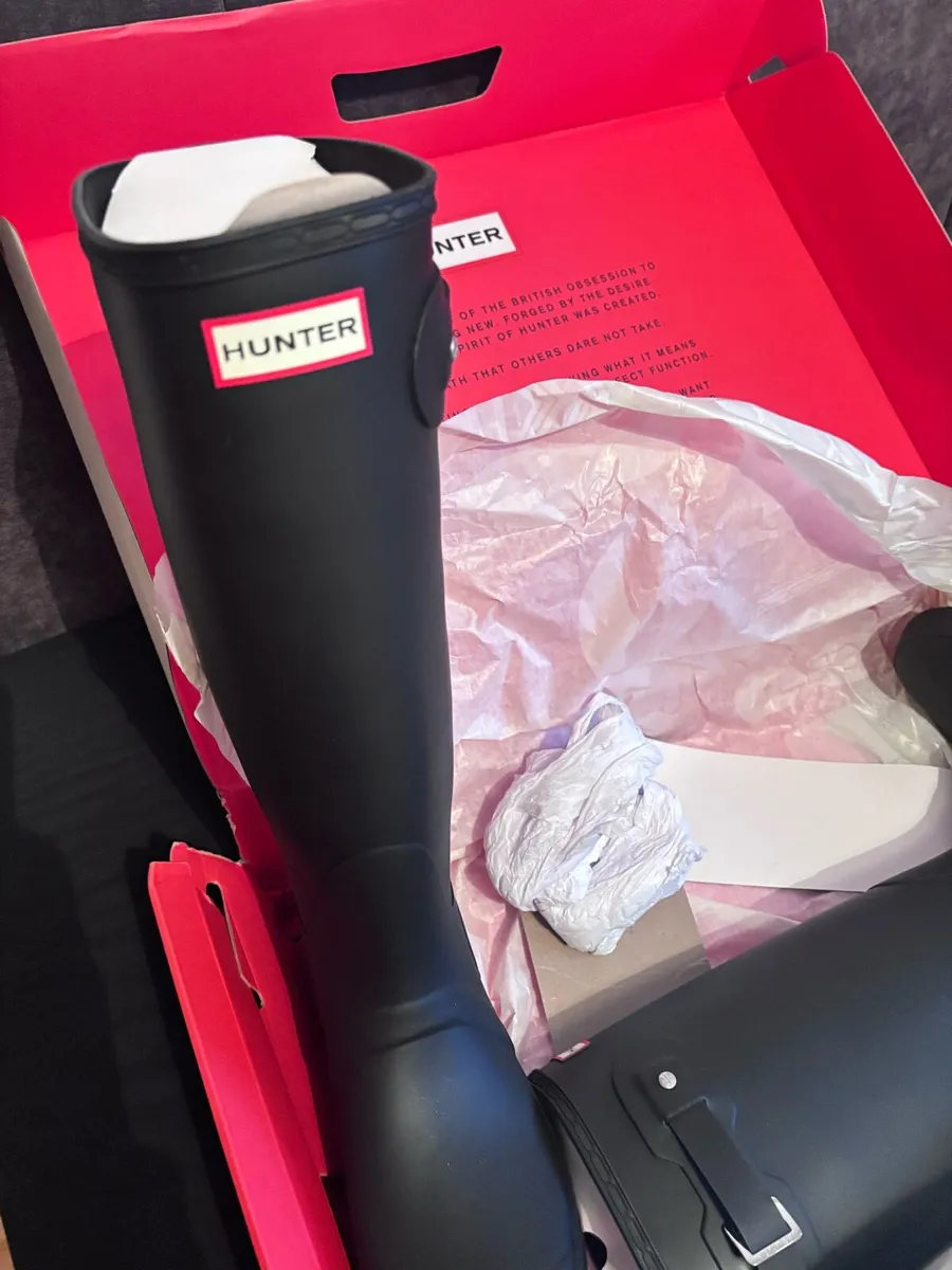 Hunter Original Tall, Women's Rain Boot Size 7 - Image 2
