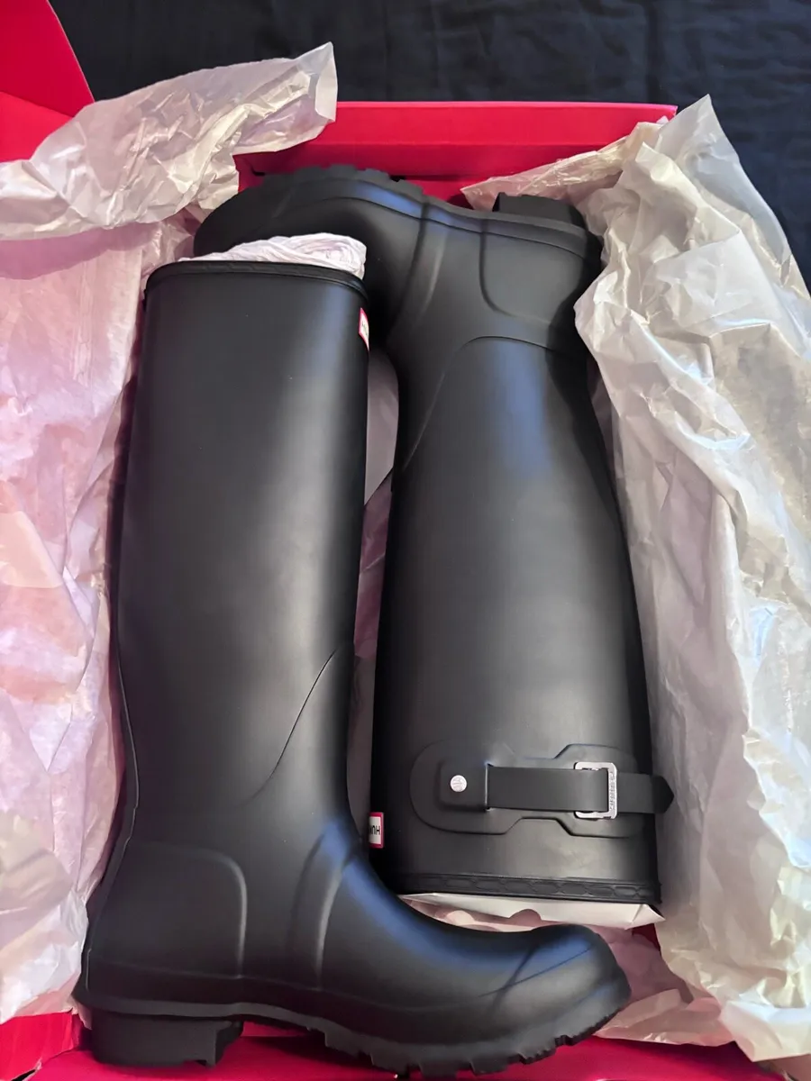 Hunter Original Tall, Women's Rain Boot Size 7 - Image 1