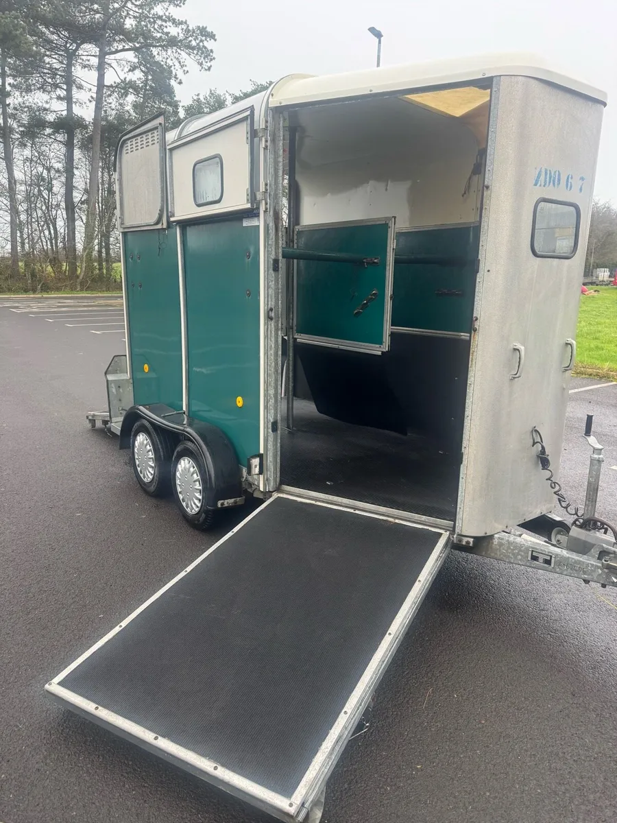 Ifor Williams HB505 Horse Box - Image 4