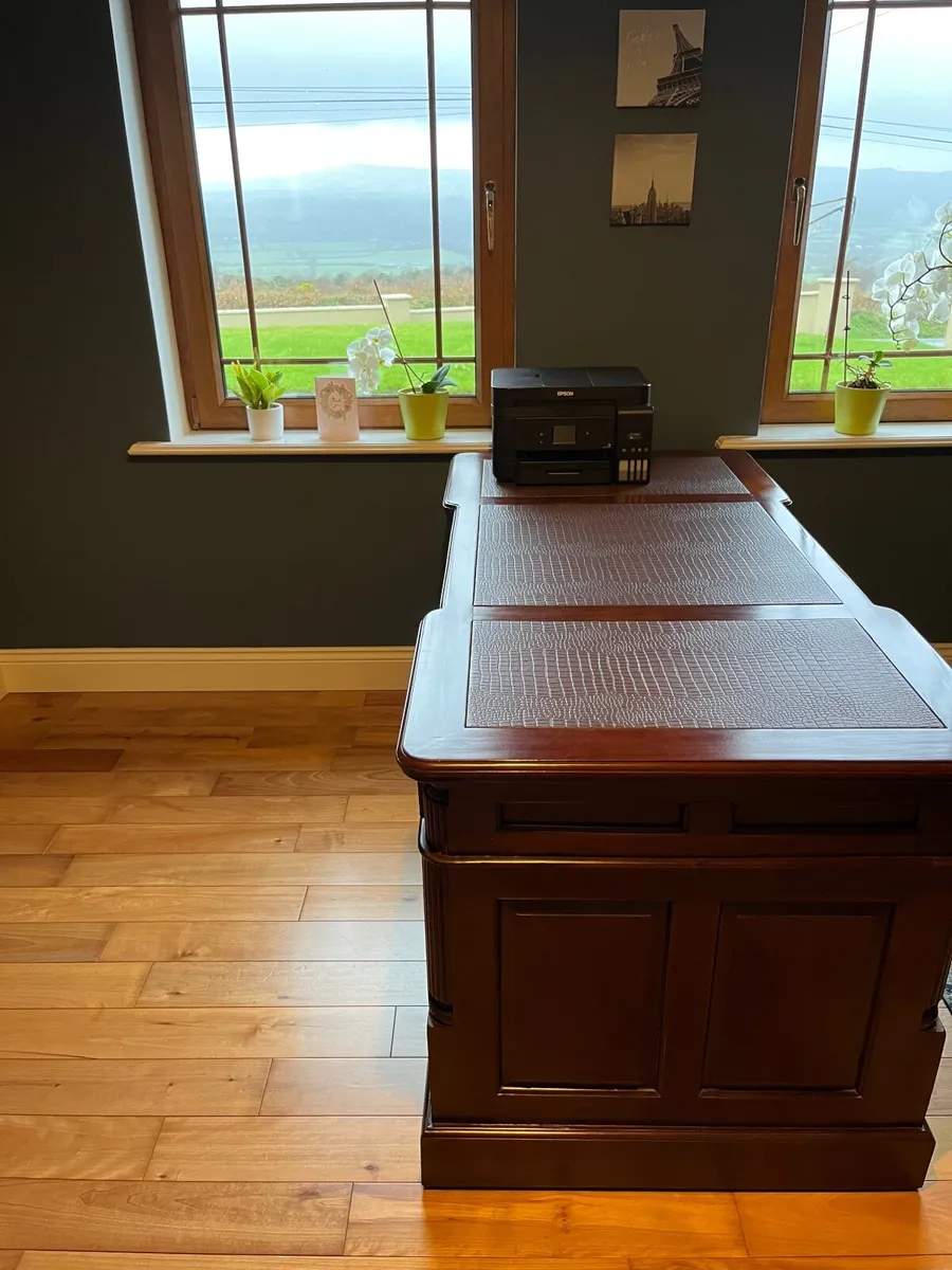 Partners Desk - Image 4