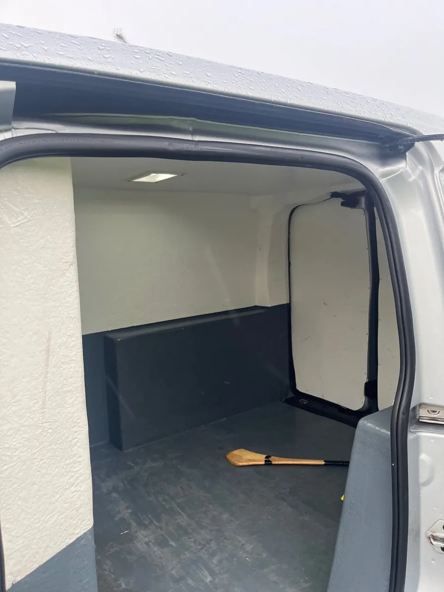 Volkswagen Caddy 2021 - Image 2