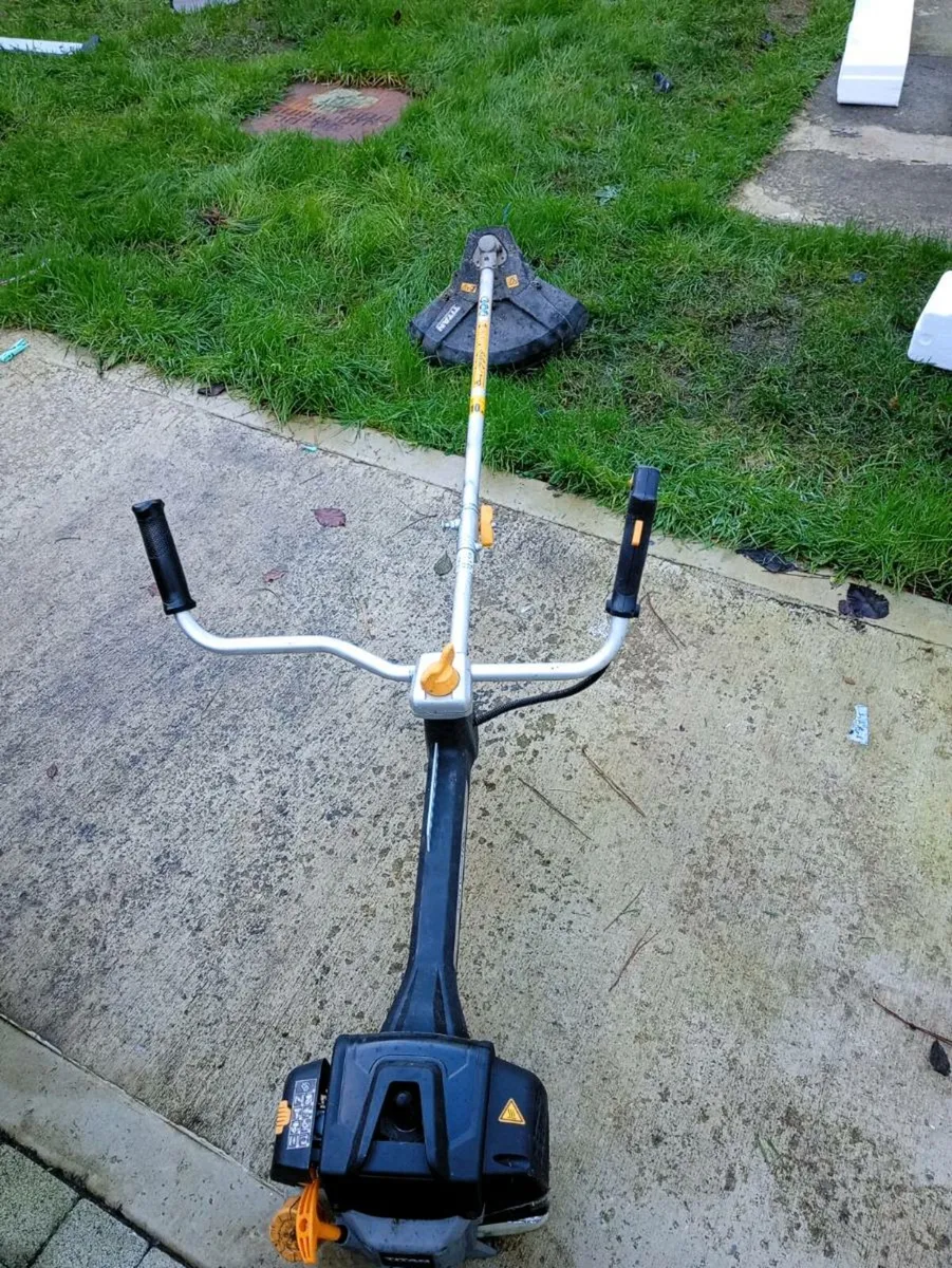 Petrol strimmer - Image 3