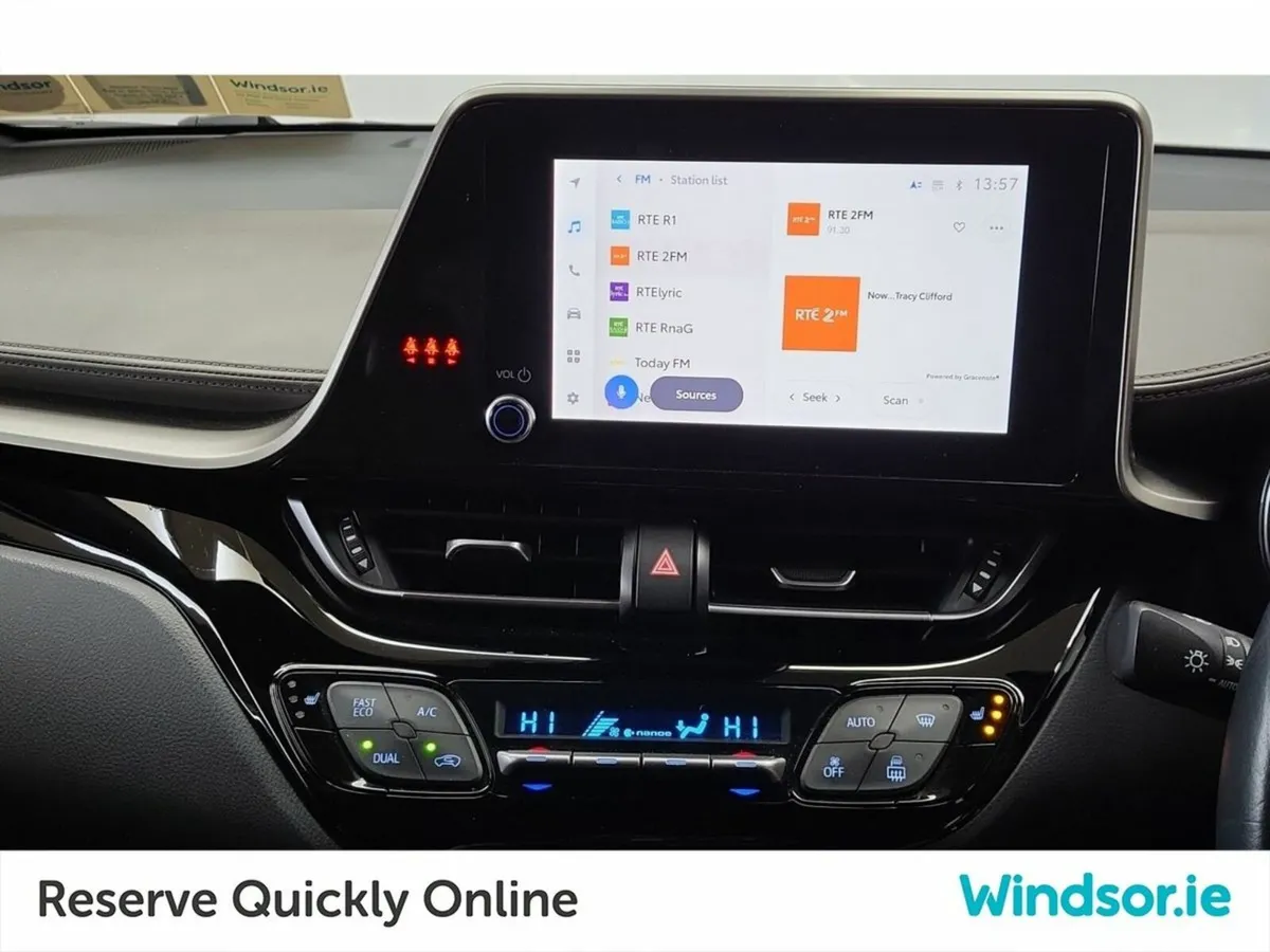 Toyota C-HR 1.8 HYBRID SOL *TOP SPEC* - Image 4