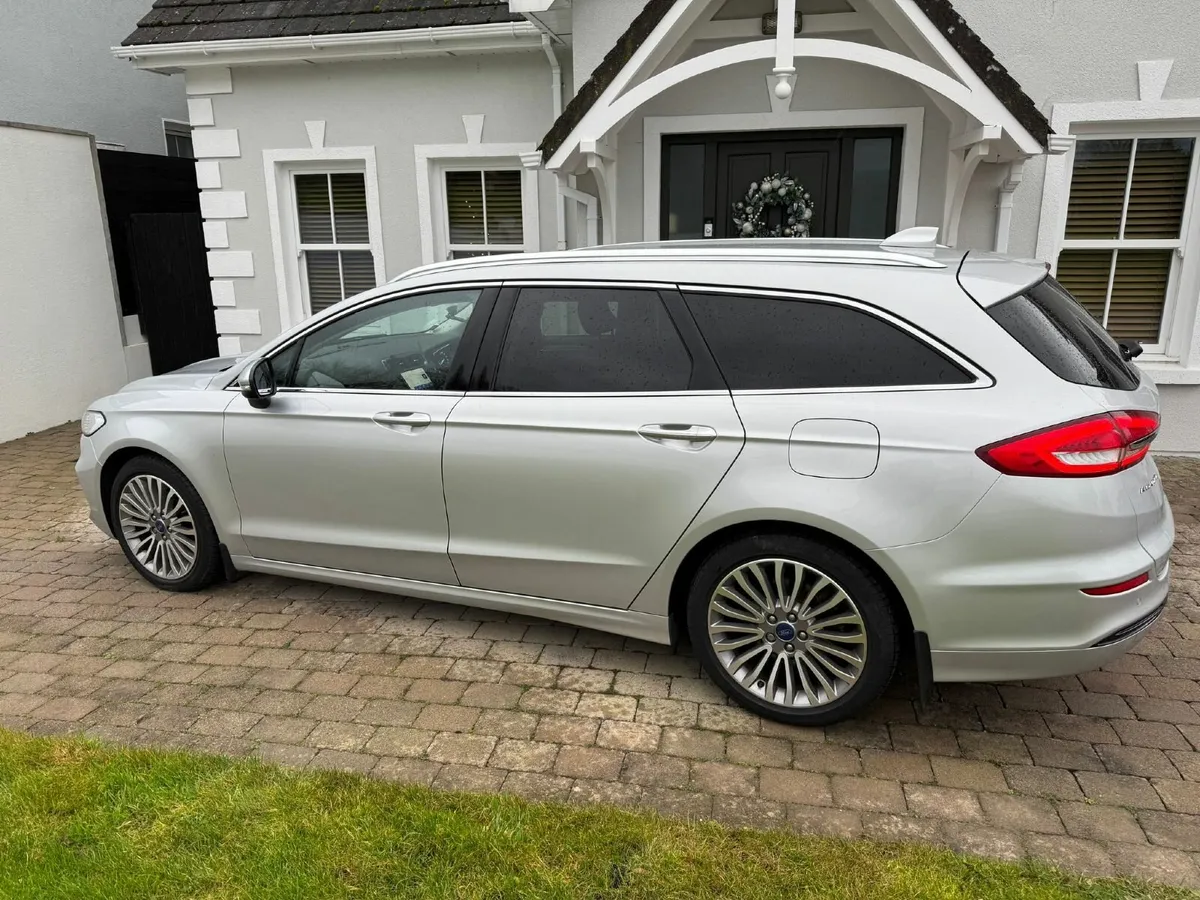 Ford Mondeo 2022 Titanium HEV Estate - Image 3