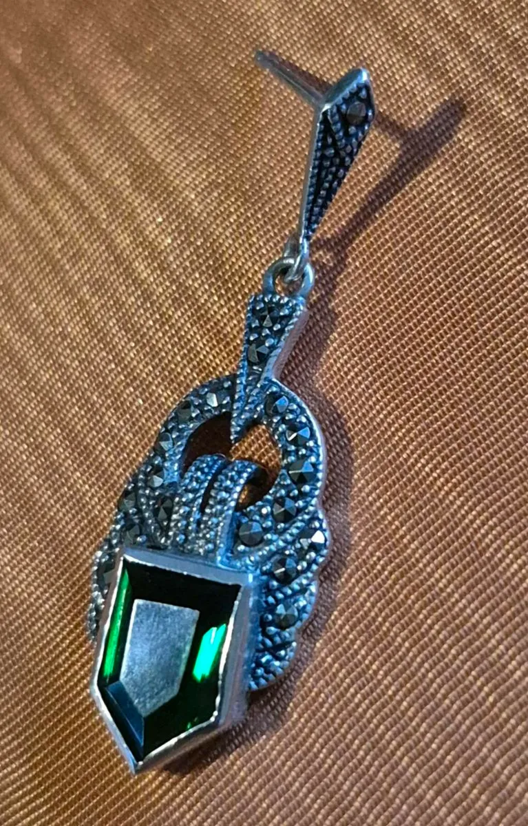 Silver Marcasite & Green Crystal Earrings - Image 3