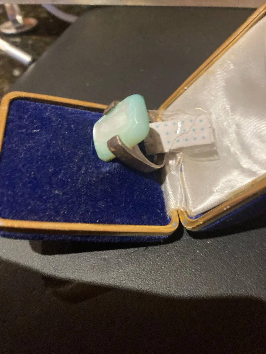 Sterling silver ring with pearlised green stone - Image 2