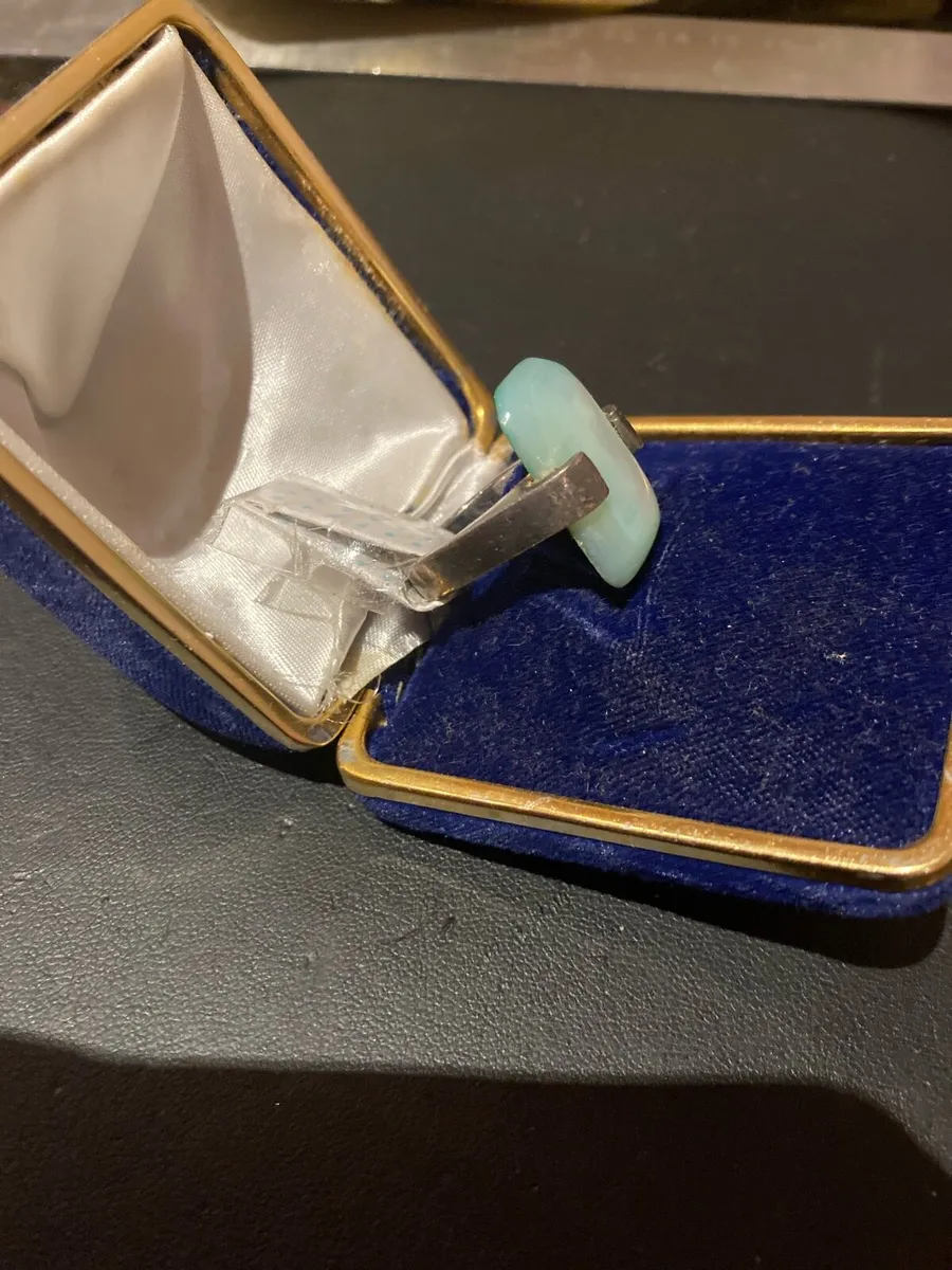 Sterling silver ring with pearlised green stone - Image 3