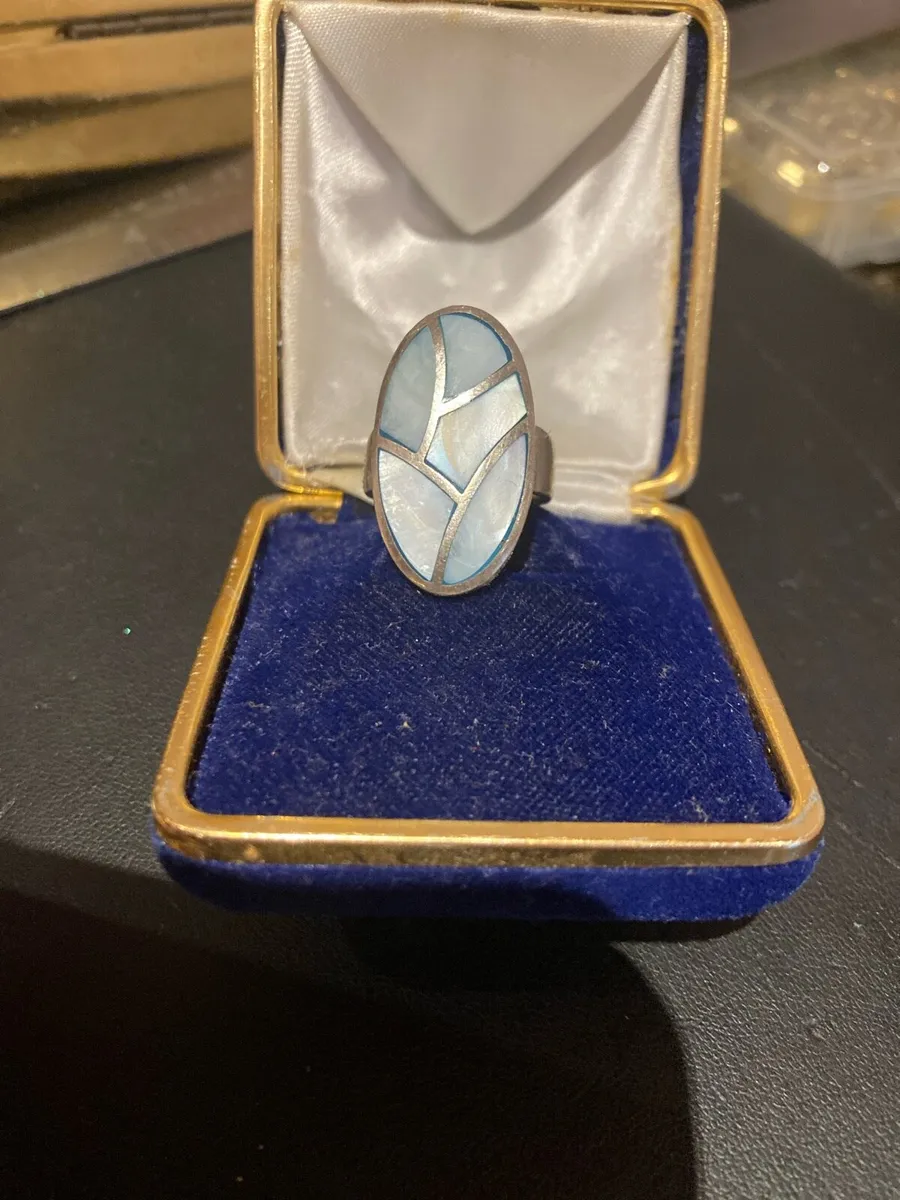 Sterling Silver and mother of pearl ring - Image 1