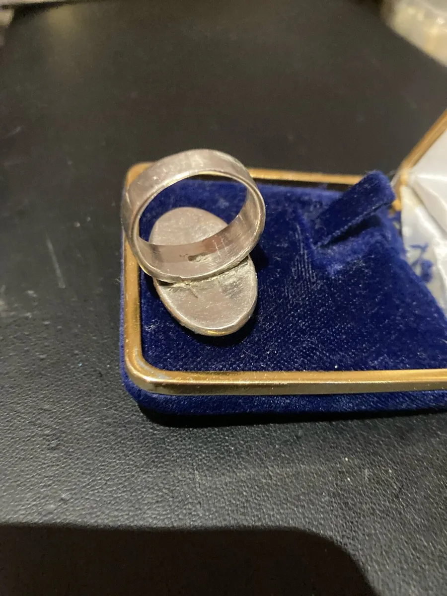 Sterling Silver and mother of pearl ring - Image 4