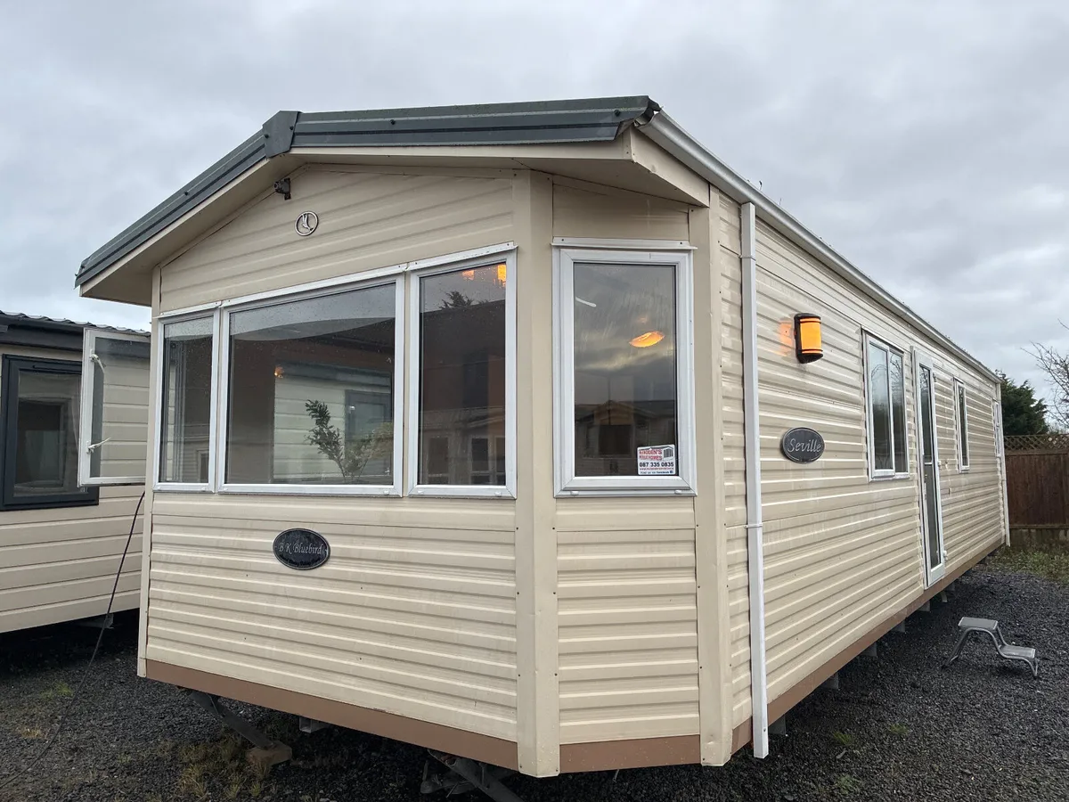 PRETTY, MODERN AND WAITING FOR YOU - Image 1