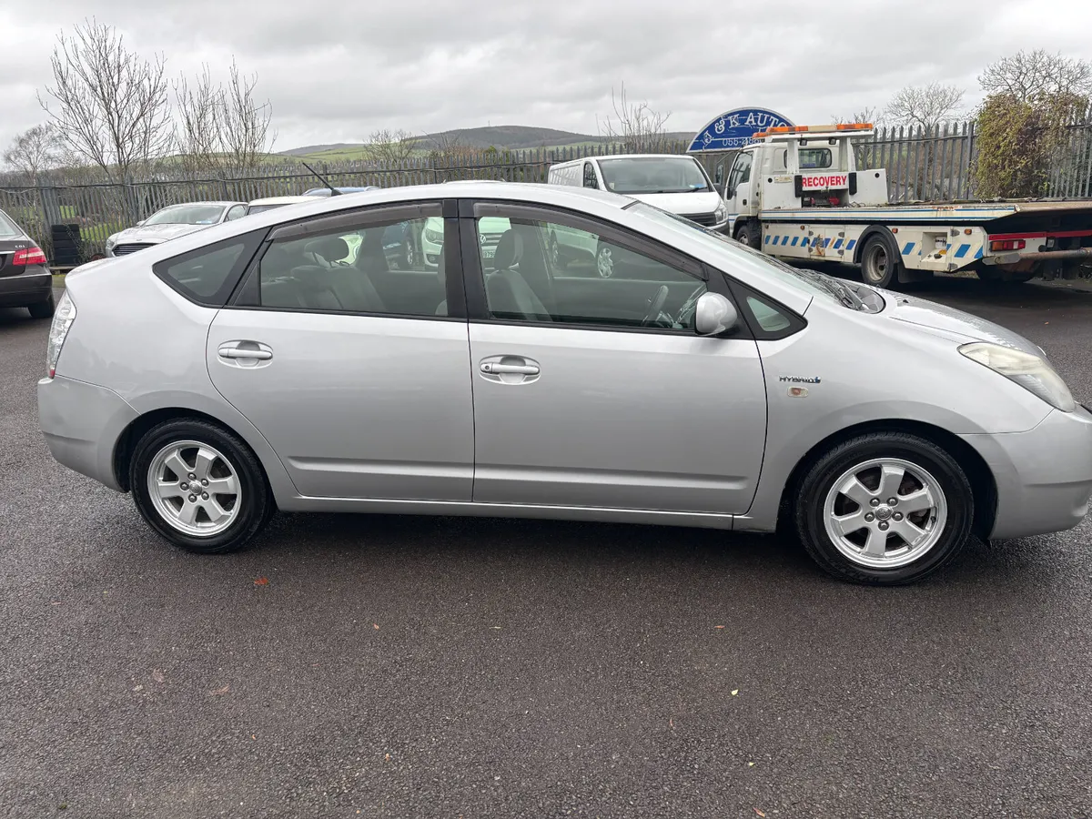 Toyota Prius 2012, 5DR AUTO Hybrid - Image 1