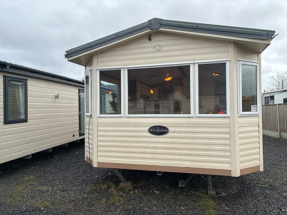 PRETTY, MODERN AND WAITING FOR YOU - Image 2