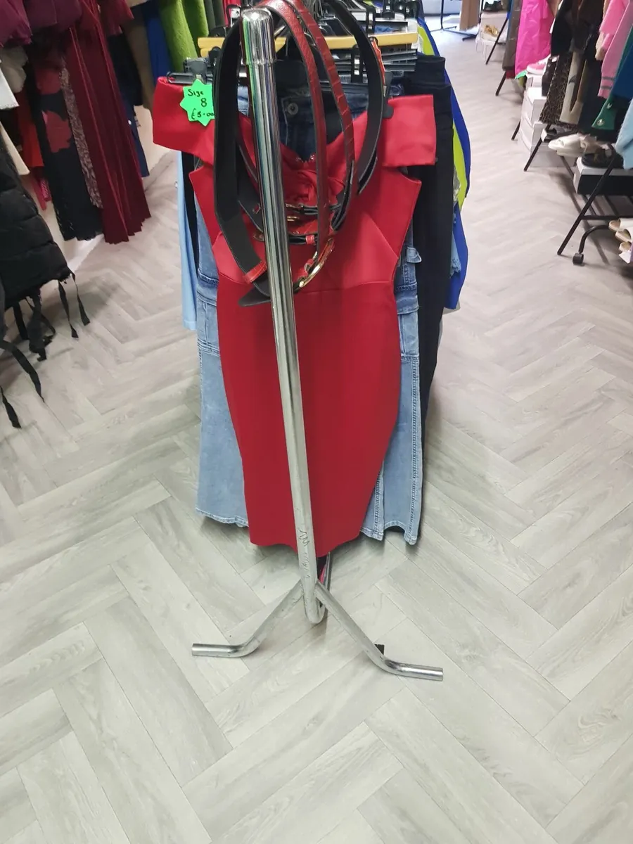 6ft clothes rail - Image 1