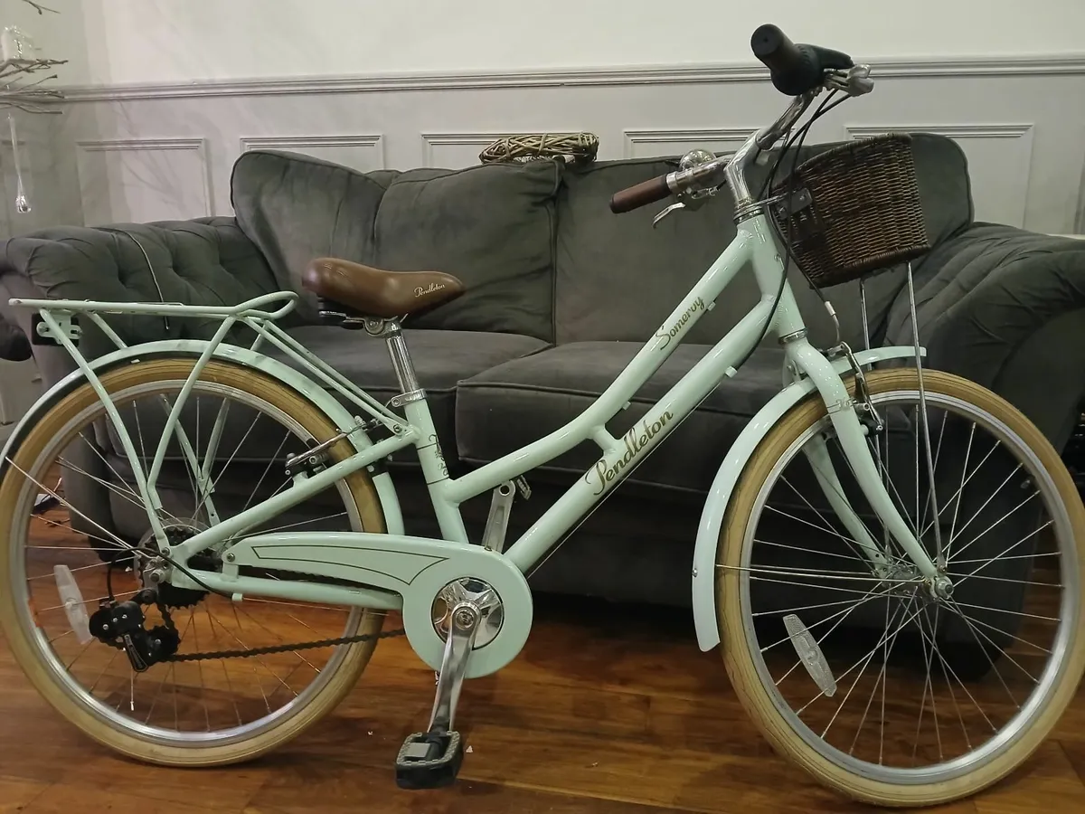 Girls bike, very good condition - Image 1