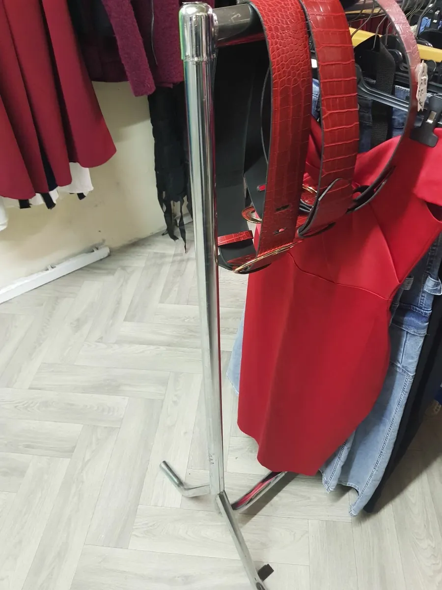 6ft clothes rail - Image 3