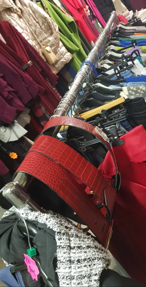 6ft clothes rail - Image 4