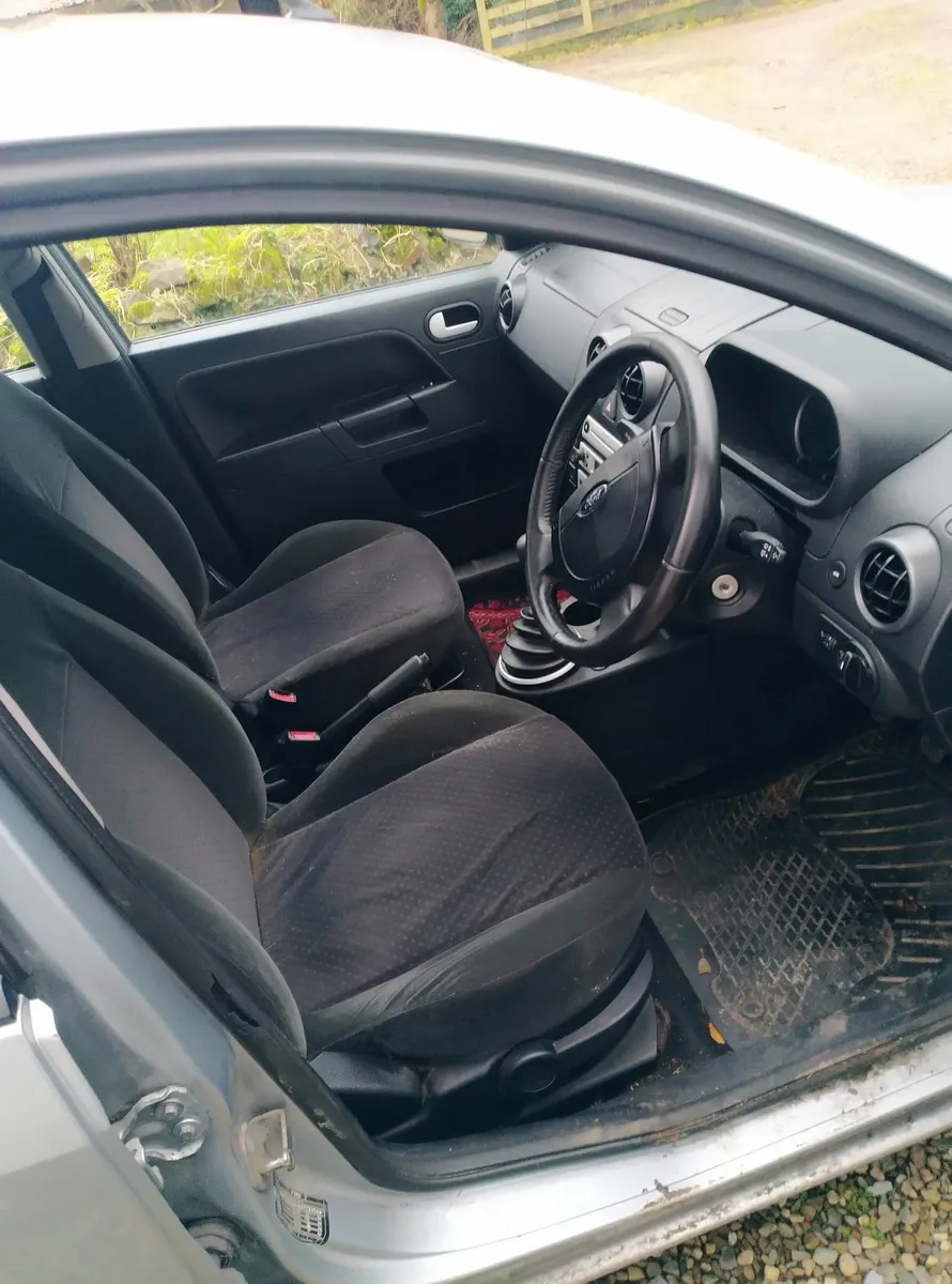 Ford Fusion 2004 - Image 3