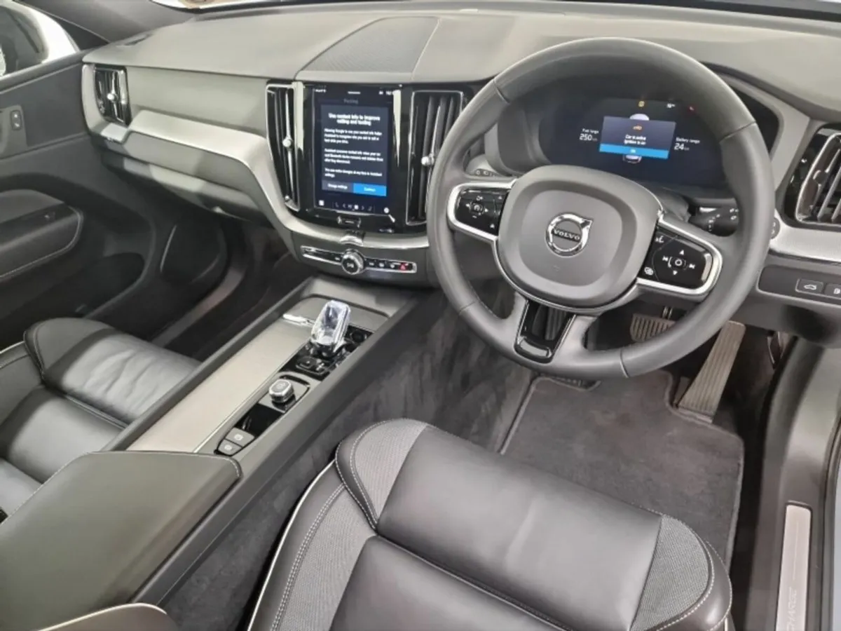 Volvo XC60 T6 PHEV Plus Dark - Image 4