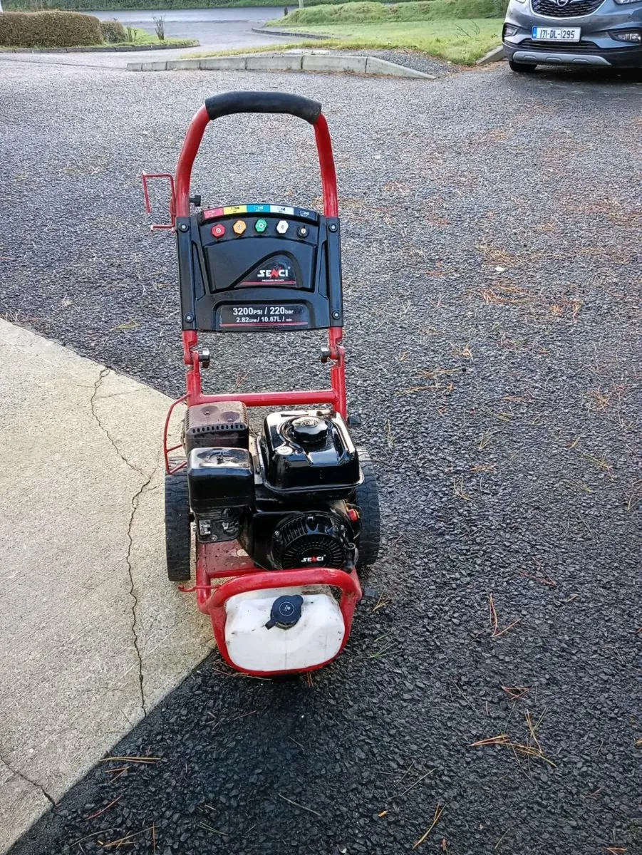 Petrol pressure washer - Image 1
