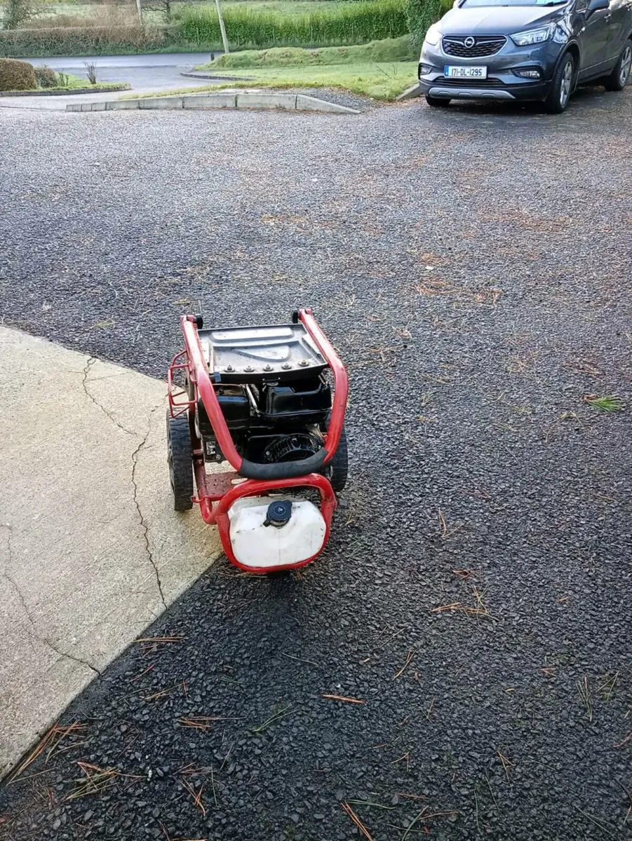 Petrol pressure washer - Image 2