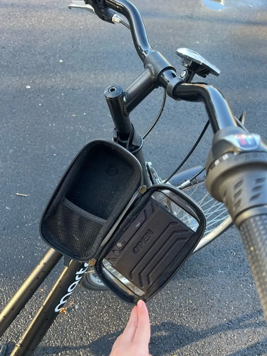 Martello Avenue 1 - Step-Thru Ladies Hybrid Black Bike - Image 2