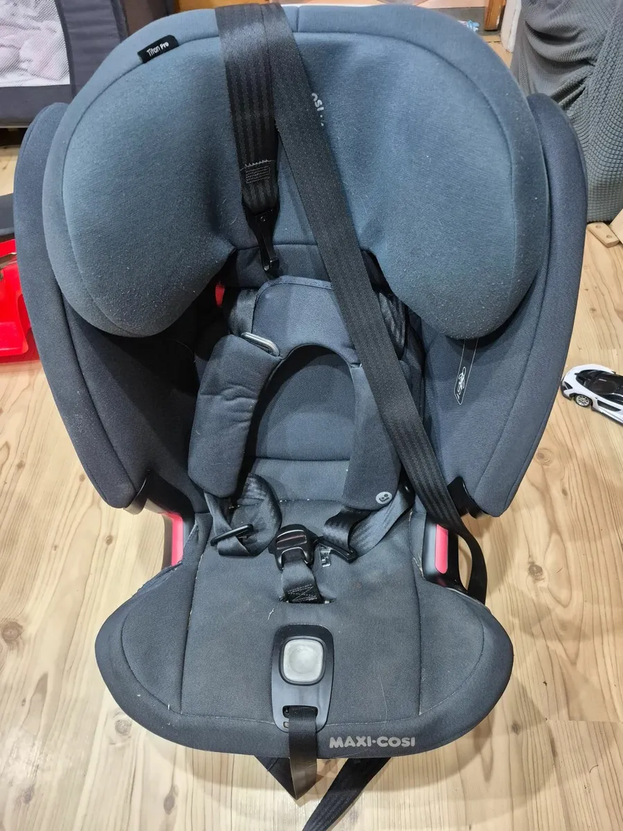 Maxi Cosi Titan Carseat - Image 1