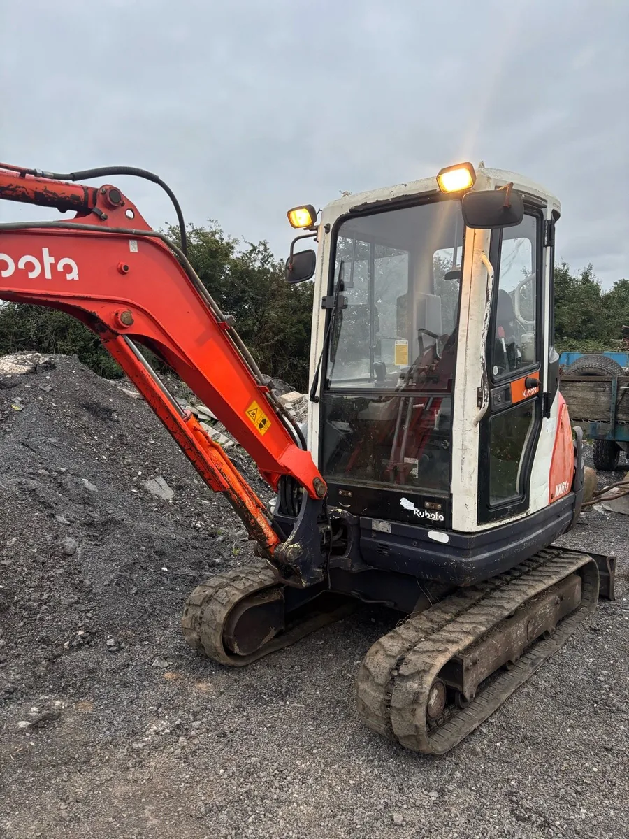 Kubota kx61-3 mini digger - Image 1