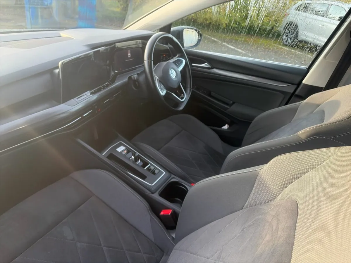 Volkswagen Golf STYLE 2.0TDI 150HP AUTO - Image 3