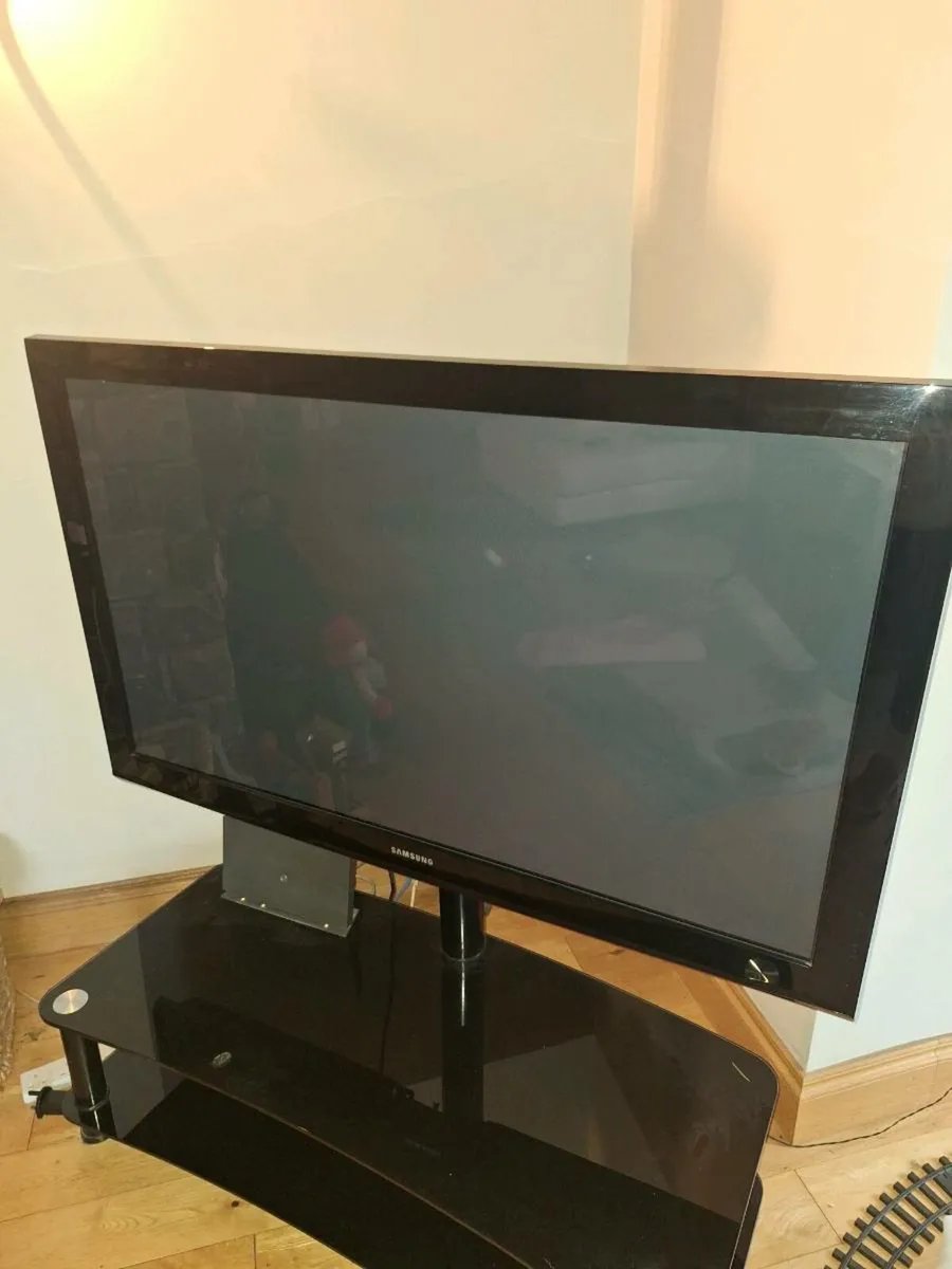 50" Samsung TV - Image 2