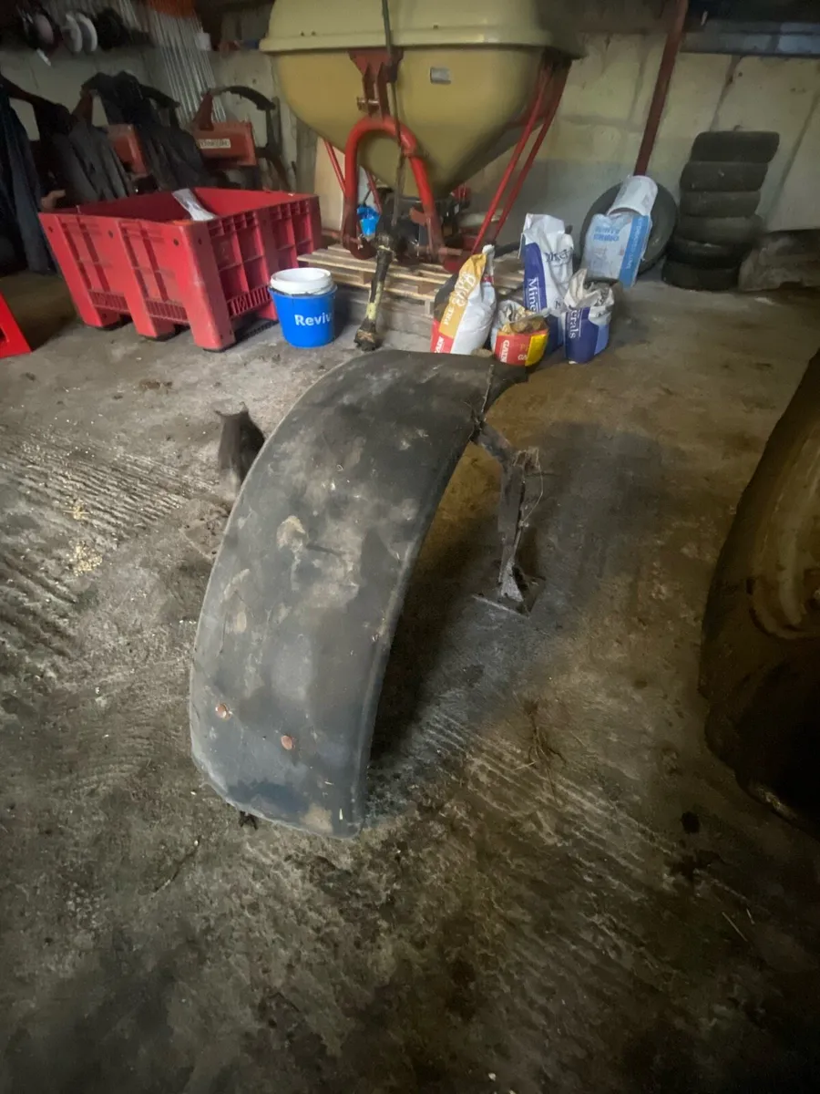 Mudguards cow box and old style gate - Image 1