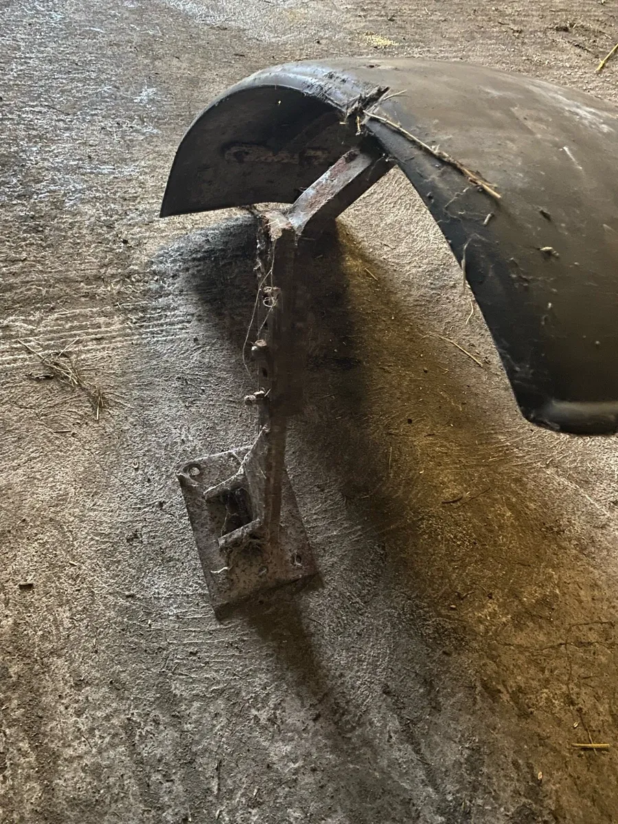 Mudguards cow box and old style gate - Image 3