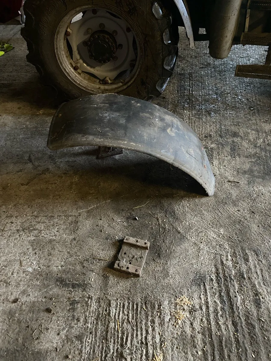 Mudguards cow box and old style gate - Image 4