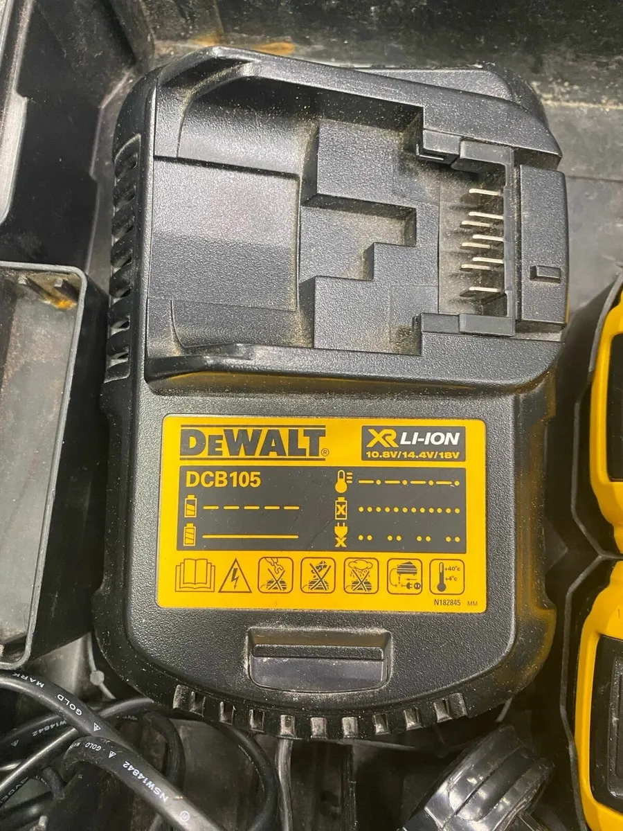 Dewalt DCD790 Drill + 2x 2AH + Charger - Image 3