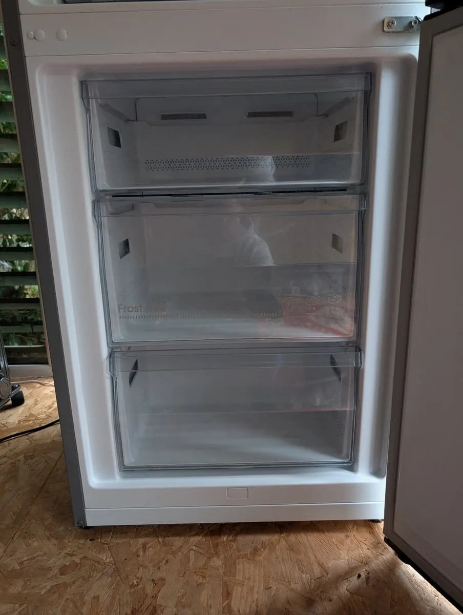 Kenwood 60/40 Fridge Freezer - Image 2