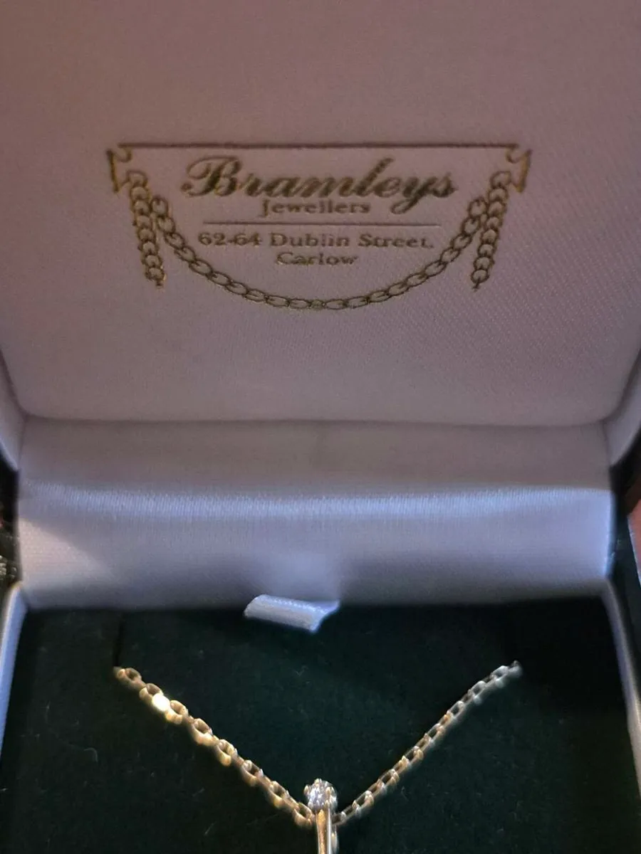 9ct Irsh Gold and Diamond Cross Necklace - Image 4