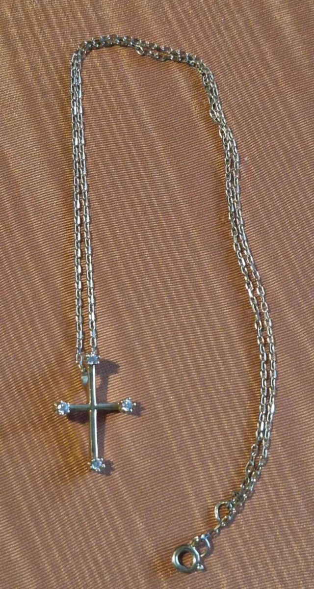 9ct Irsh Gold and Diamond Cross Necklace - Image 3