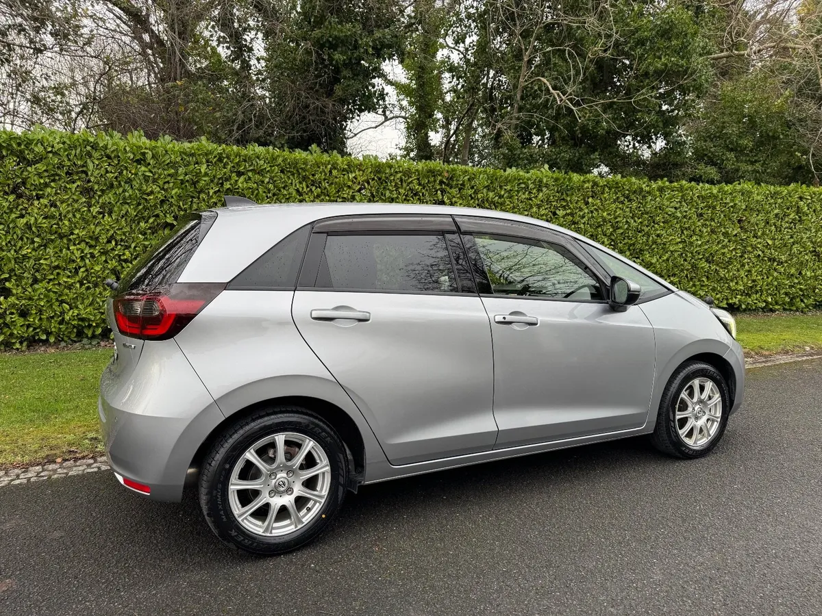 Honda Fit 1.5 Petrol Hybrid GR3 New Model - Image 3