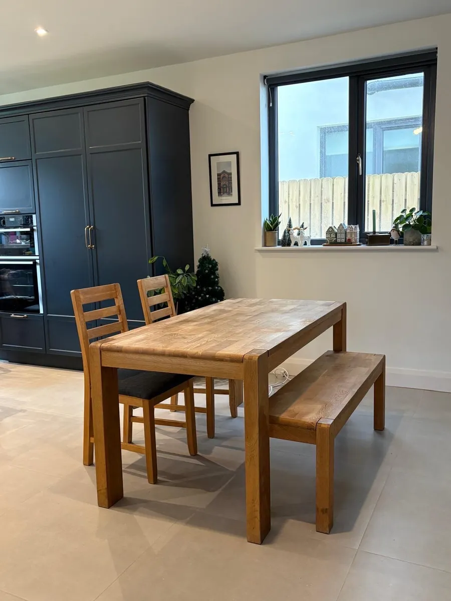 Dining table and chairs - Image 1