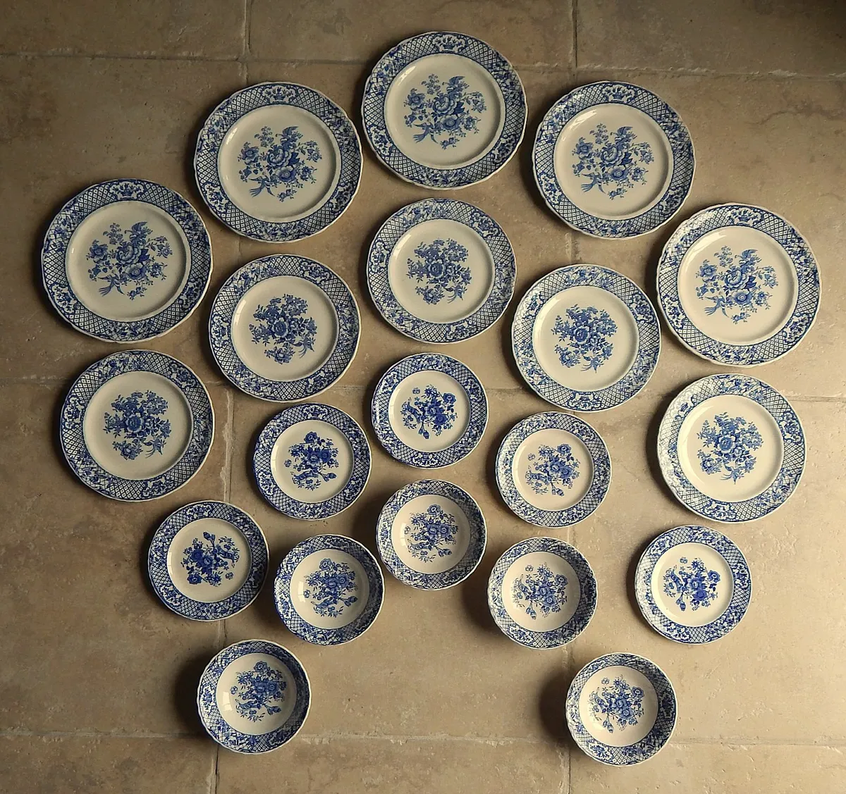 20 Vintage Mason’s Ironstone Dinner Service Pieces - Image 1