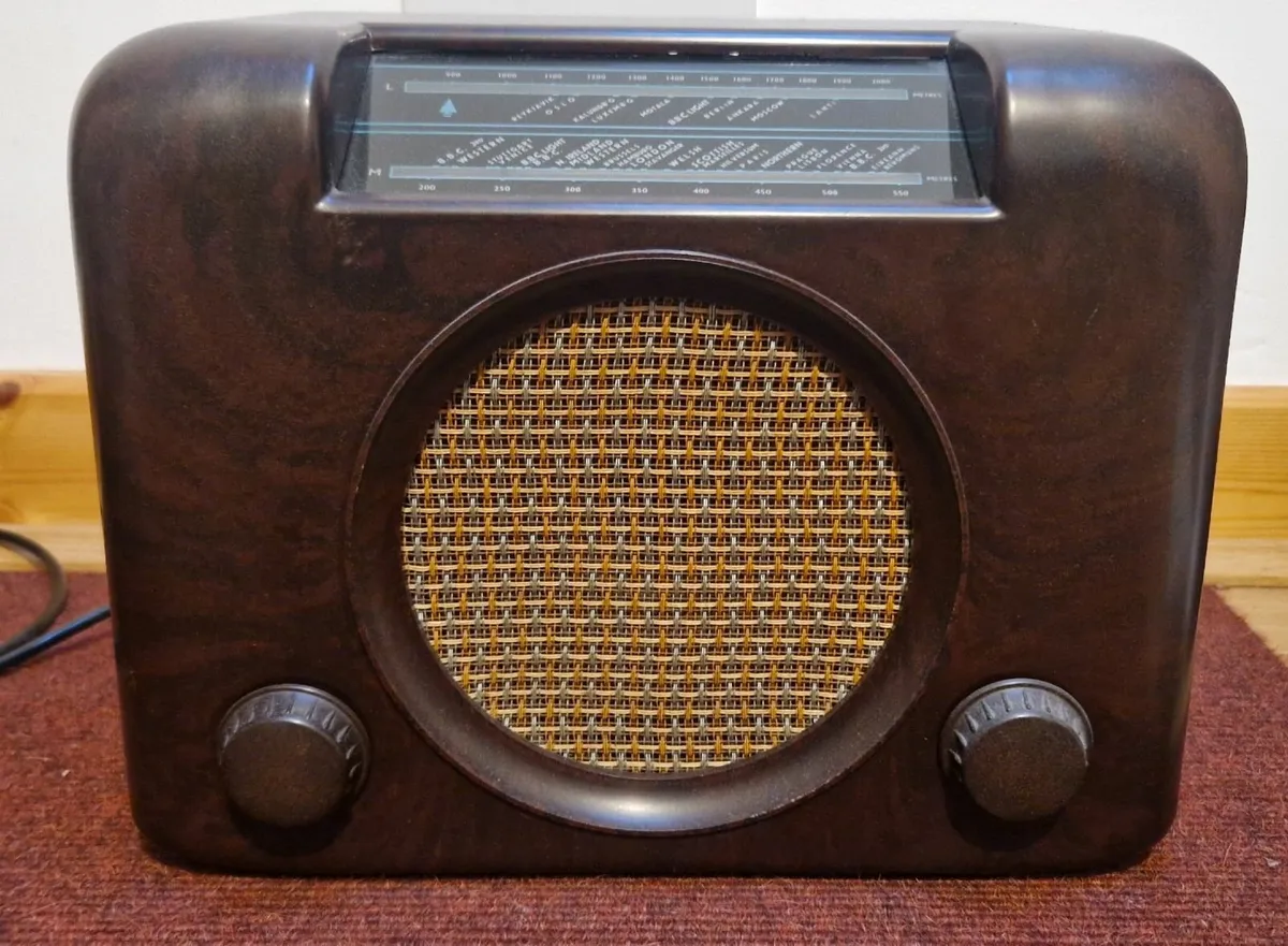Bush DAC90 Vintage Radio - Image 1