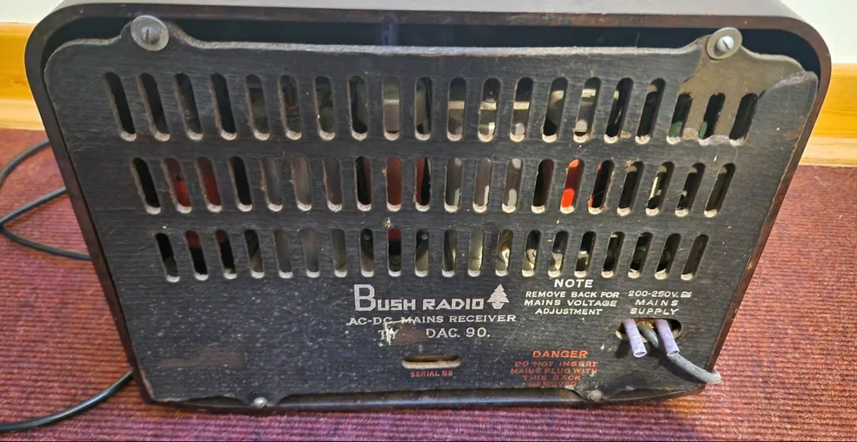 Bush DAC90 Vintage Radio - Image 2