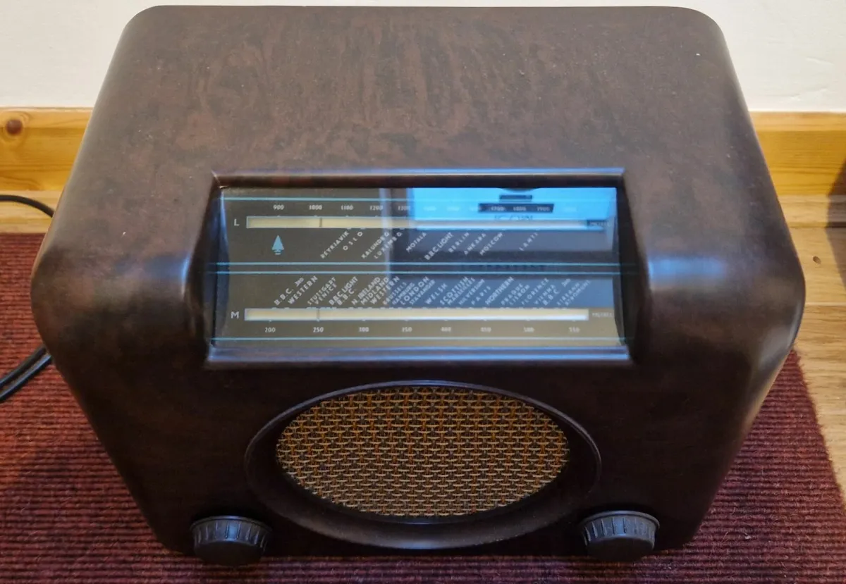 Bush DAC90 Vintage Radio - Image 3
