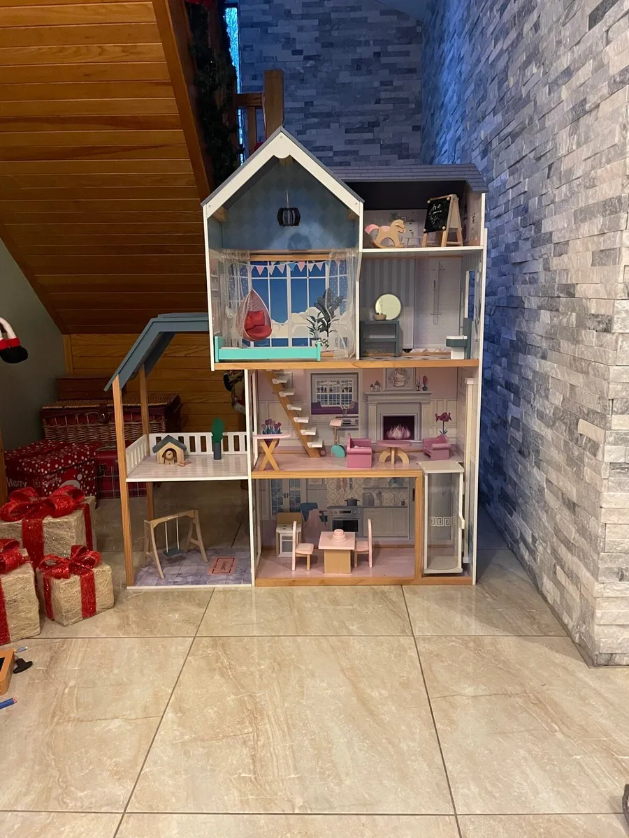Wooden Dolls House - Image 2